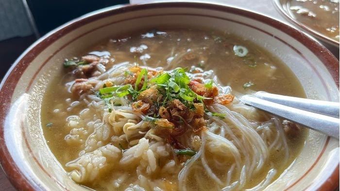 Soto Spesial Haji Wongso, menu baru Sop Buntut Haji Wongso yang dapat dijadikan pilihan sarapan enak dekat Candi Borobudur, Magelang, Jawa Tengah, Jumat (9/8/2024).