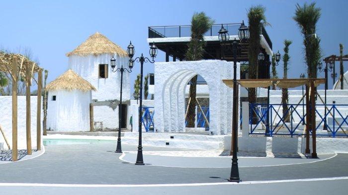 Spot foto instagramable center of Santorini di Jungwok Blue Ocean Gunungkidul, Jogja.