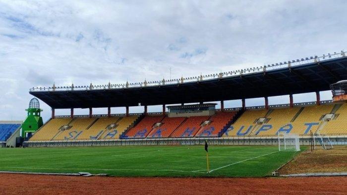 Kondisi Stadion Si Jalak Harupat, Kabupaten Bandung, Jawa Barat, Selasa (31/5/2022). Stadion Si Jalak Harupat akan menjadi kandang bagi dua grup Piala Dunia U17 2023. Grup D yang dihuni, Jepang, Polandia, Argentina, dan Senegal, serta Grup F yang terdiri dari Meksiko, Jerman, Venezuela, dan Selandia Baru.