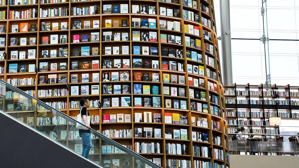 Starfield Library, satu tempat wisata di Seoul Korea Selatan yang gratis buat dikunjungi.