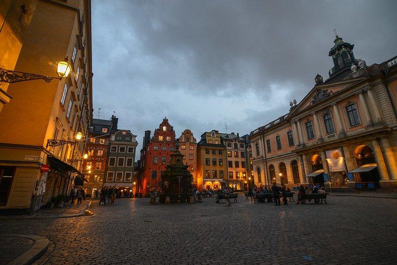Stortorgets Julmarknad, satu pasar Natal terbaik di Eropa buat berburu oleh-oleh.