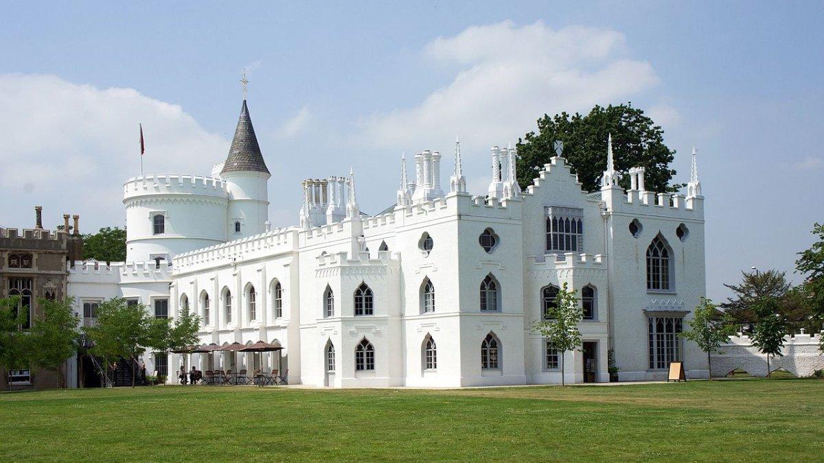 Strawberry Hill House And Garden, satu tempat wisata hits di London Inggris.