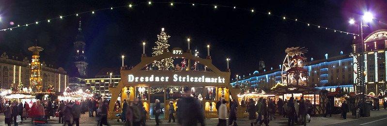 Striezelmarkt, satu pasar Natal terbaik di Eropa buat berburu oleh-oleh.