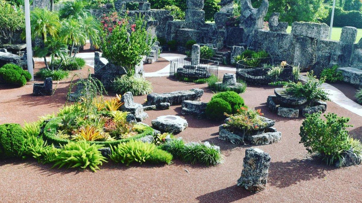 Suasana Coral Castle, satu tempat wisata di Florida yang pembangunannya penuh misteri.