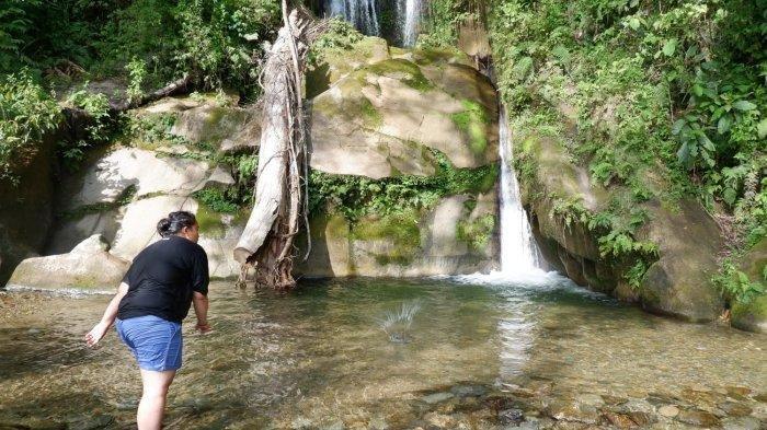 Suasana Taman Eden 100 yang berada di Kecamatan Lumban Julu, Kabupaten Toba, Sumatera Utara. Sebuah air terjun yang memiliki dua tingkat.