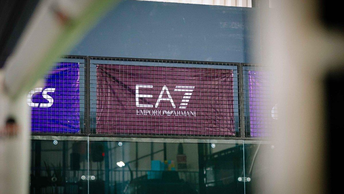 Suasana Turnamen Padel “Angkatan Lawas” di SMASH PADEL Simatupang, Jakarta Selatan, dipenuhi semangat para peserta senior yang tampil penuh energi, dengan dukungan EA7 Emporio Armani yang menghadirkan booth fashion sporty premium di lokasi acara.
