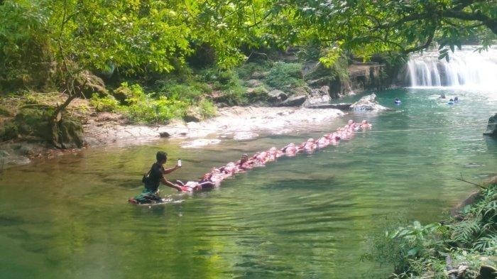 Suasana body rafting di Sungai Citumang Pangandaran.