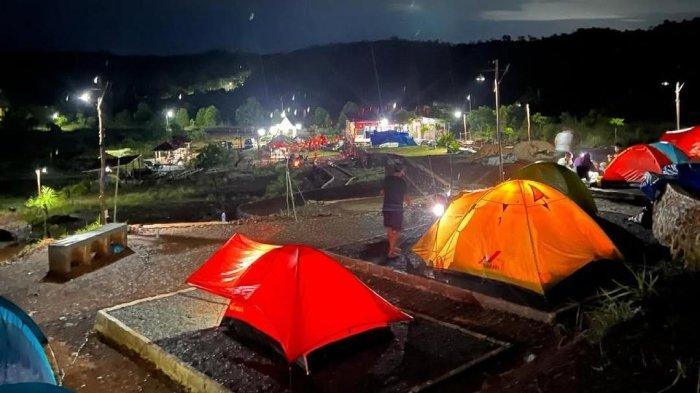 Suasana camping di Pamaton Hill Kabupaten Banjarbaru, Kalimantan Selatan.
