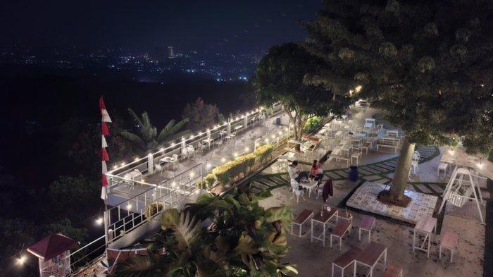 Suasana city light di tempat wisata Taman Fathan Hambalang Bogor, pukau wisatawan dengan pesona indahnya.