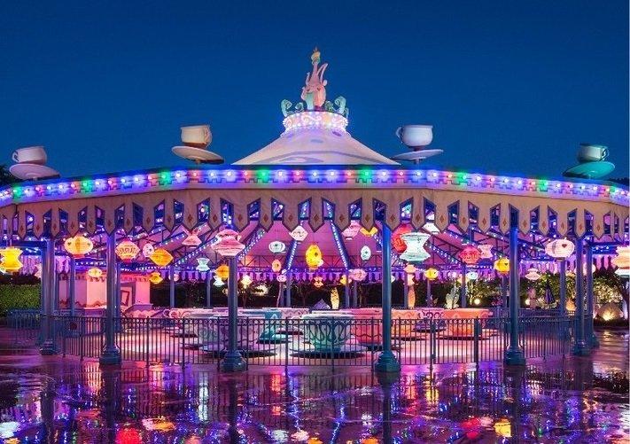 Suasana di Hong Kong Disneyland.