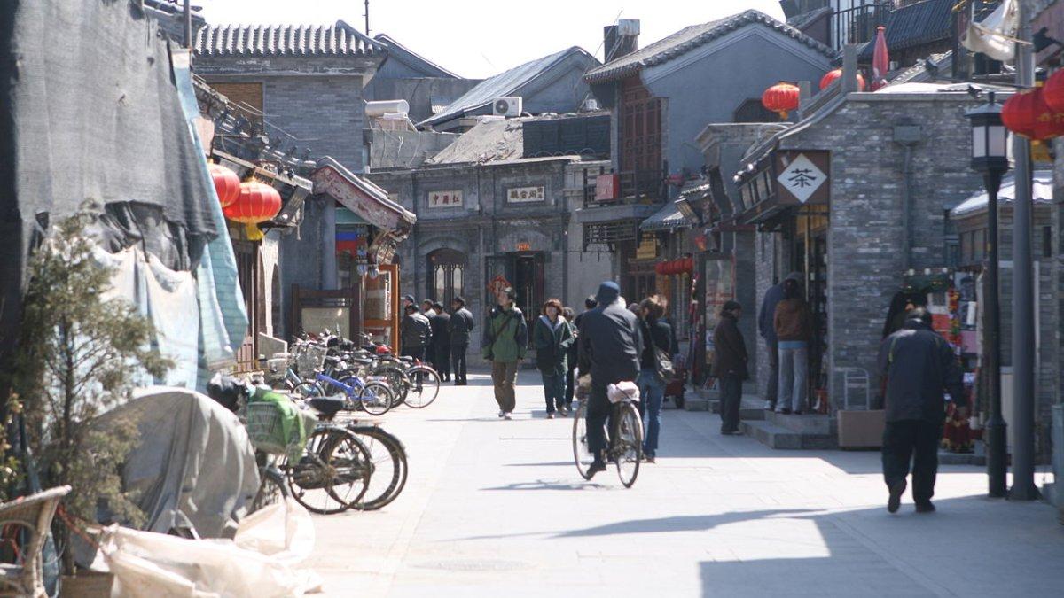 Suasana di Hutong, Beijing, Tiongkok.