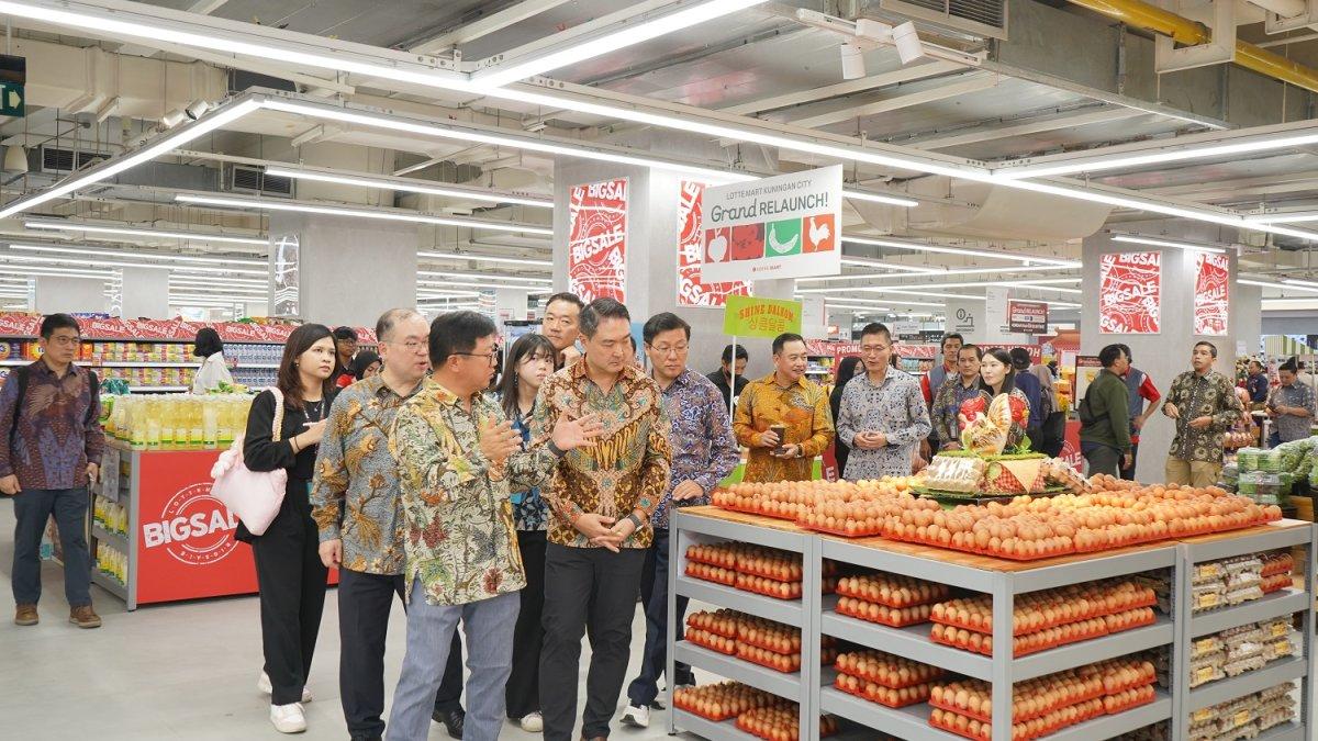 Suasana di Lotte Mart Kuningan City