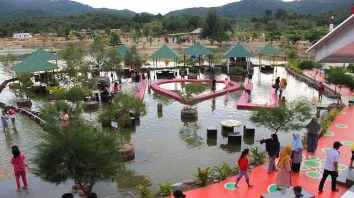 Suasana di Taman Wisata BMW di Desa Air Putih, Kecamatan Muntok, Kabupaten Bangka Barat, Kepulauan Bangka Belitung, Senin (9/1/2023).