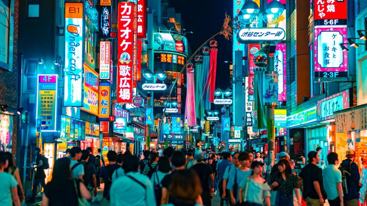 Suasana malam di Tokyo Jepang