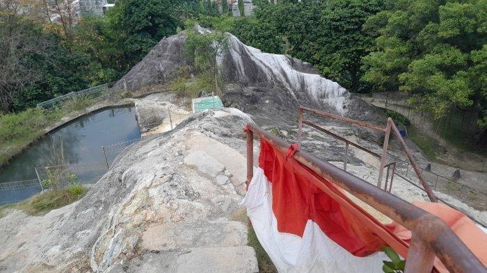 Suasana tempat wisata Tirta Sayaga di Parung, Kabupaten Bogor. Bisa berendam di kolam air panas sambil menikmati keindahan alam.