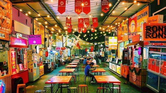 Sudirman Street Day and Night Market atau Sudirman Street Food, warung tendaan di Bandung, Jawa Barat yang hadirkan olahan chinese food.