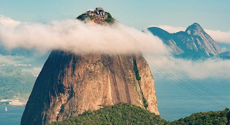 Sugarloaf Mountain, satu destinasi film James Bond yang paling menarik untuk dikunjungi.