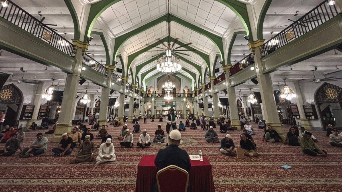 Sultan Mosque, satu tempat wisata terbaik di Kampong Glam Singapura.