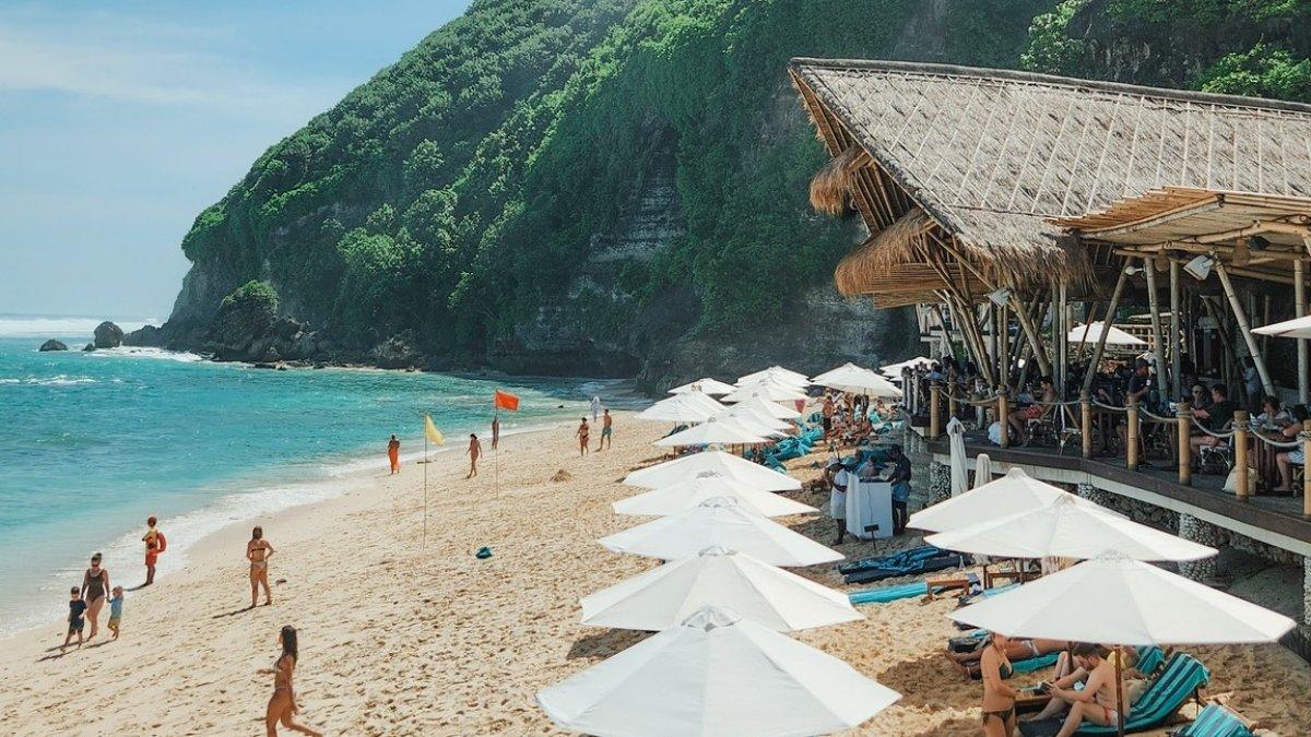 Sundays Beach Club, satu tempat terbaik di Bali untuk merayakan Natal 2023.