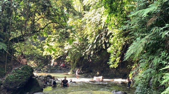 Suasana di Sungai Sikabung-kabung, Jalan Besar Kutalimbaru, Dusun Sikabung-kabung, Kabupaten Deli Serdang, Sumatera Utara.