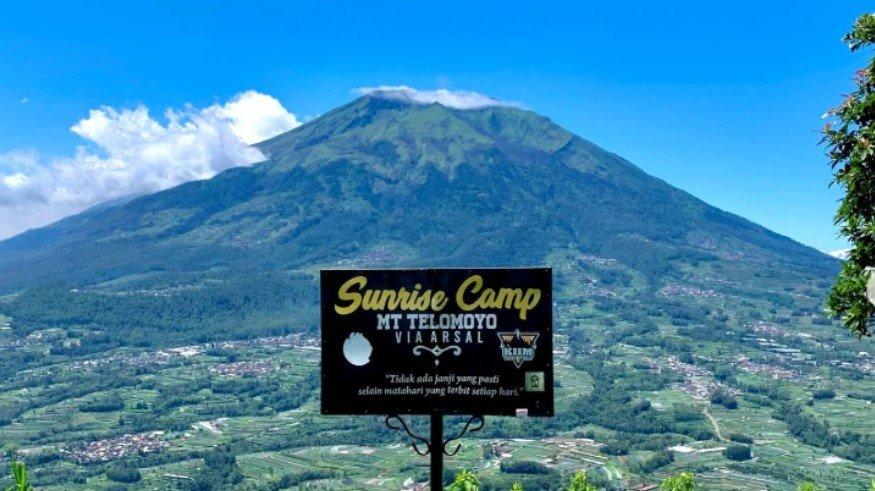 Sunrise Camp Gunung Telomoyo via Arsal.