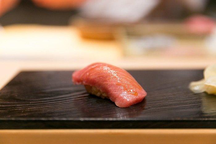Iustrasi sushi.