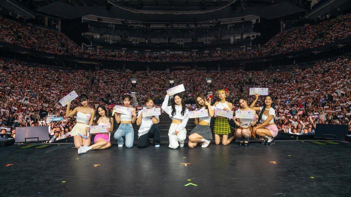 TWICE akan menggelar konser di Jakarta