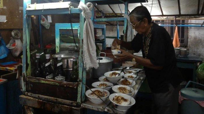 Tahu Gimbal & Soto Neon di Semarang, Jawa Tengah.