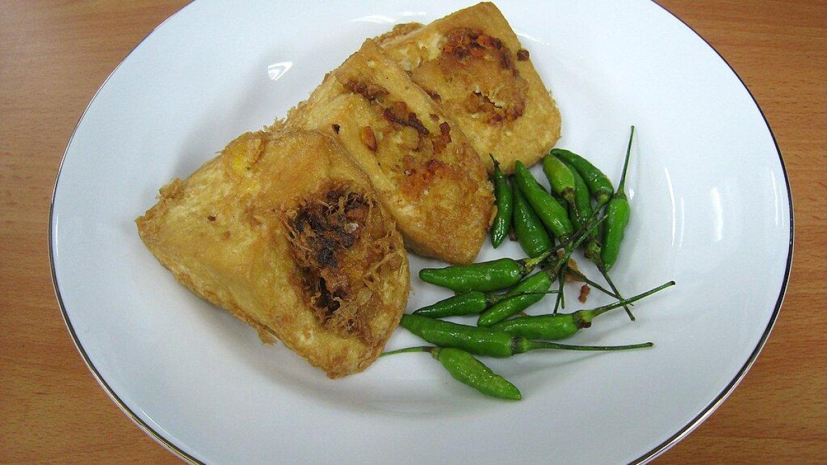 Tahu Isi, satu gorengan yang cocok dinikmati saat berbuka puasa.