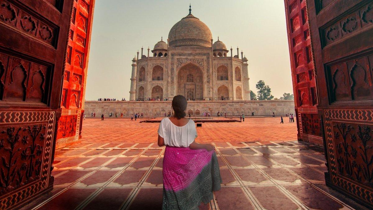 Taj Mahal, satu landmark terkenal di dunia yang menghadapi risiko besar akibat perubahan iklim.