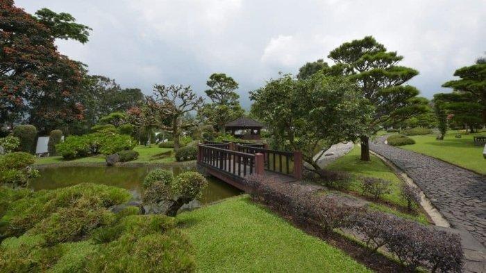 Taman Gaya Jepang di Taman Bunga Nusantara, tempat wisata instagramable di Cianjur, Jawa Barat.