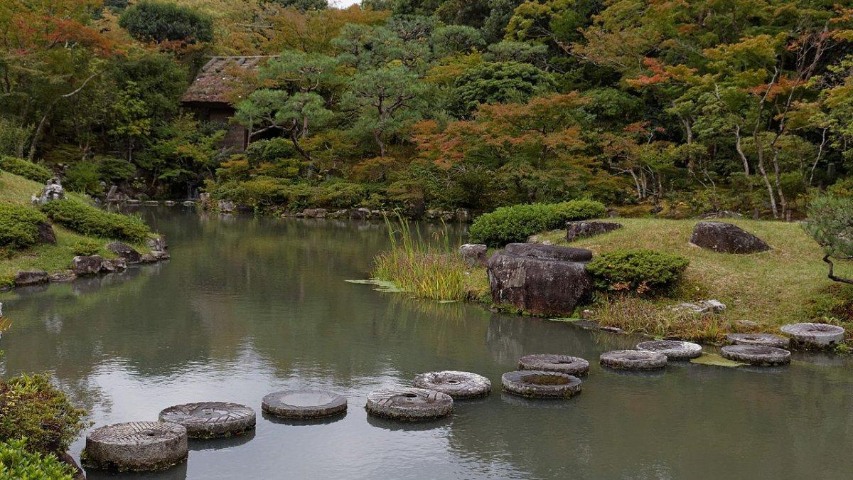 Taman Isuien, satu tempat wisata hits di Nara Jepang buat kamu yang baru pertama kali liburan ke sana.