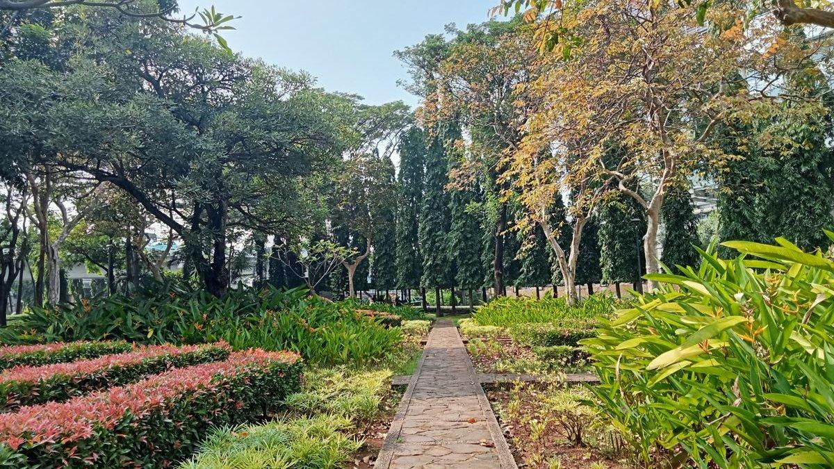 Taman Kota Cattleya, satu taman terbaik di Jakarta yang buka 24 jam.