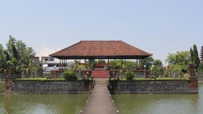 Taman Mayura di Kota Mataram, NTB.