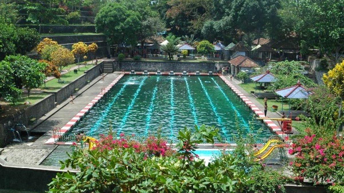Taman Narmada di Lombok Barat, Nusa Tenggara Barat.