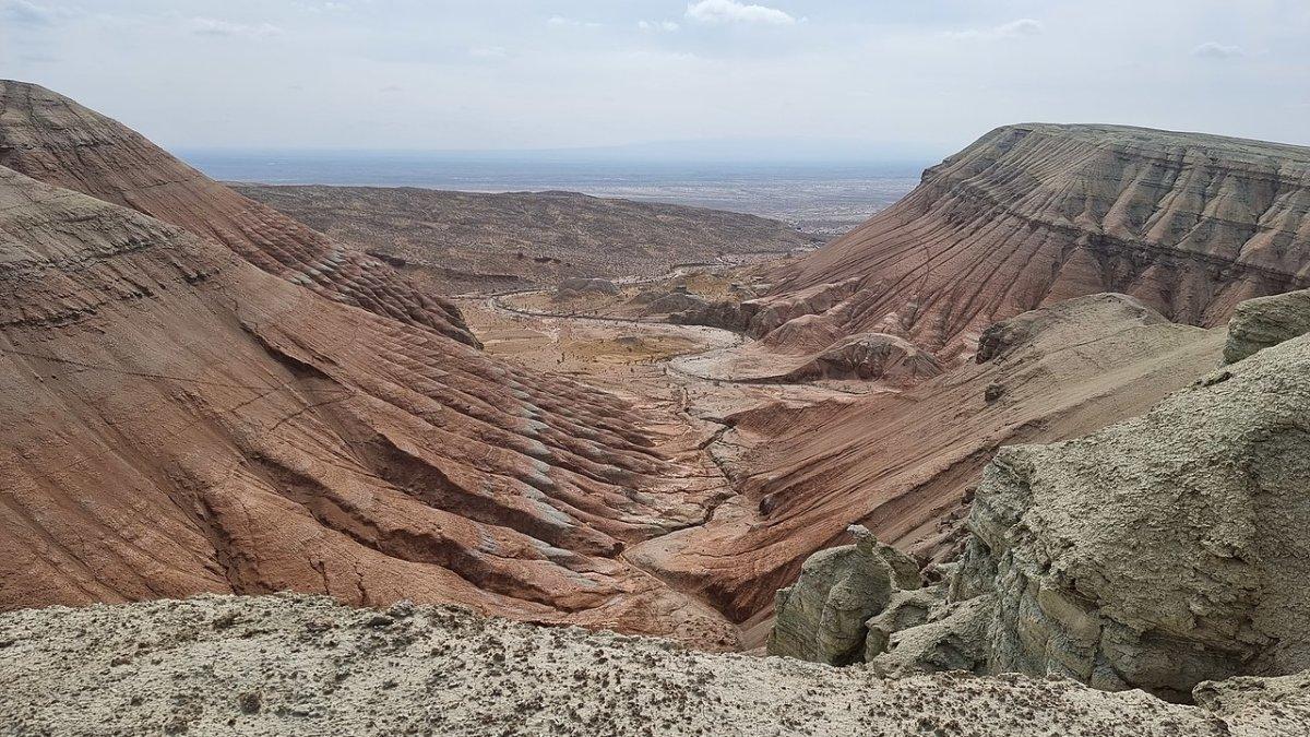 Taman Nasional Altyn-Emel, satu bukit pasir yang unik di dunia.