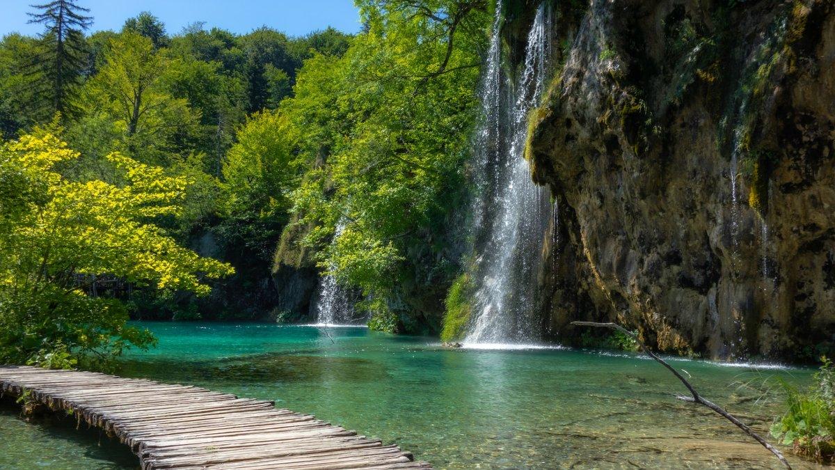 Taman Nasional Danau Plitvice, satu tempat paling berbahaya di dunia untuk mengambil selfie.