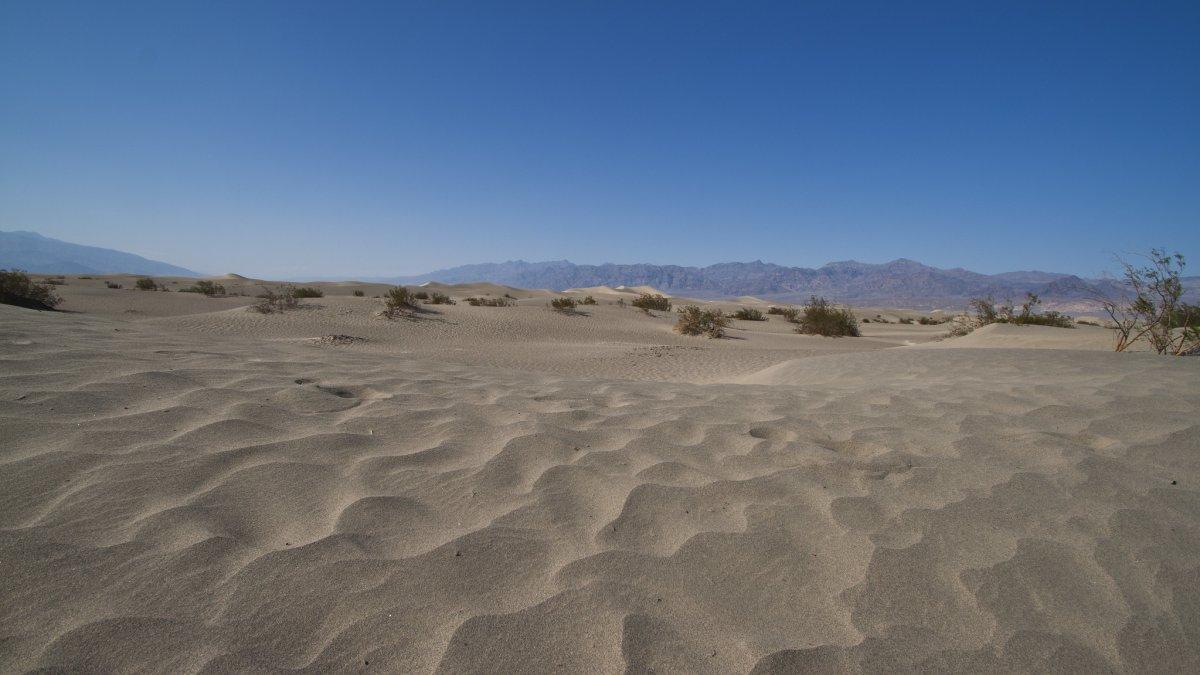 Taman Nasional Death Valley, satu tempat paling gelap di Bumi di mana kamu dapat menikmati pemandangan bintang.