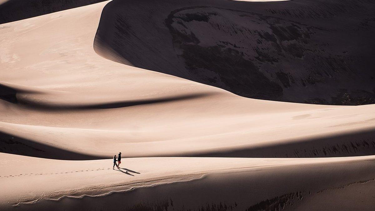 Taman Nasional Great Sand Dunes, satu bukit pasir yang unik di dunia.