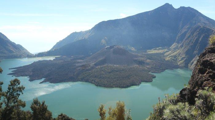 Taman Nasional Gunung Rinjani di Nusa Tenggara Barat (NTB).