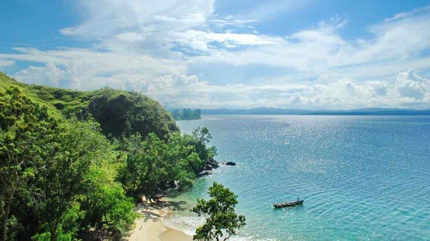 Taman Nasional Laut Teluk Cenderawasih.