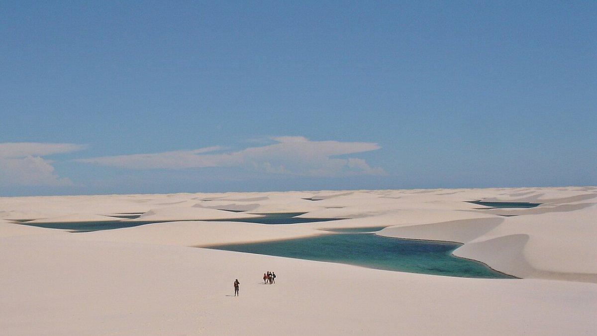 Taman Nasional Lençóis Maranhenses, satu bukit pasir yang unik di dunia.