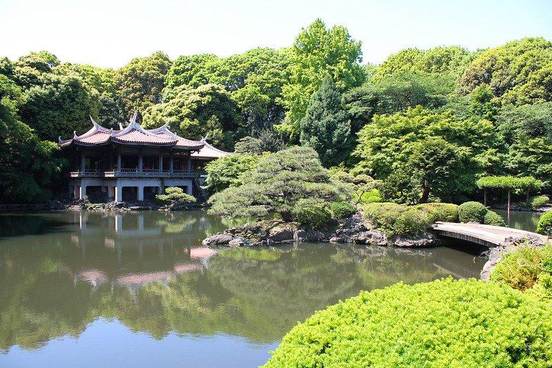 Taman Nasional Shinjuku Gyoen, satu tempat wisata terbaik di Shinjuku Tokyo Jepang.