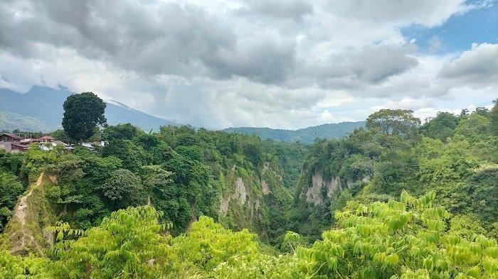 Taman Ngarai Maaram di ujung Jalan Maaram, Kelurahan Kayu Kubu, Kecamatan Guguak Panjang, Kota Bukittinggi, Sumatera Barat.