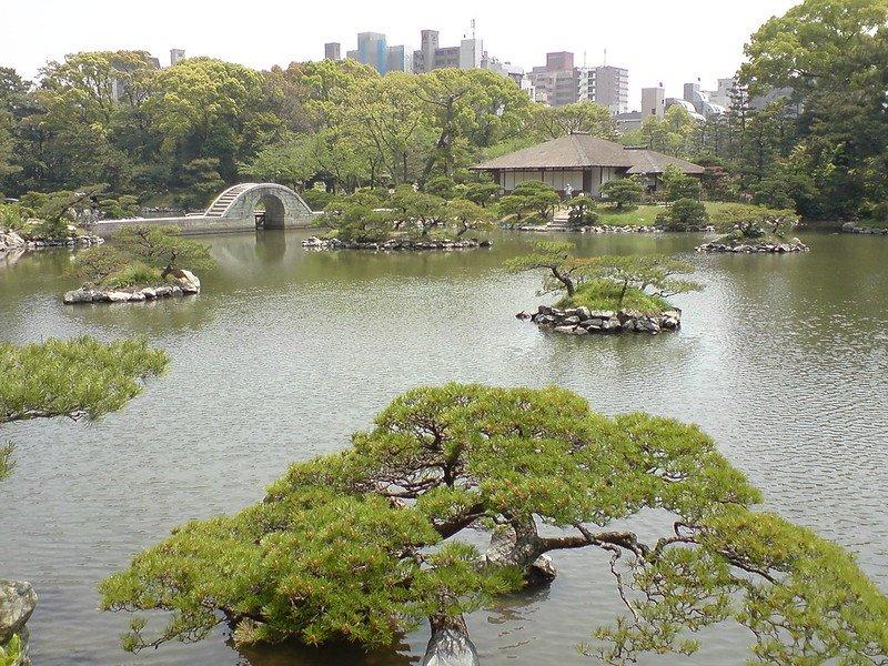 Taman Shukkeien, satu tempat wisata terbaik di Hiroshima Jepang.