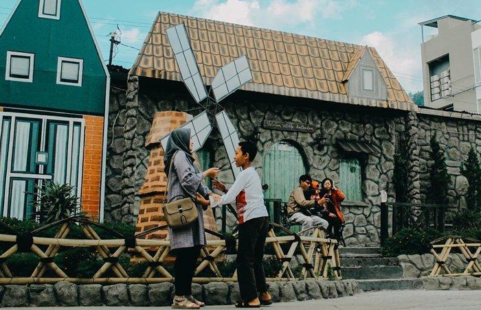Taman Wisata Balekambang di Tawangmangu, Karanganyar, Jawa Tengah.