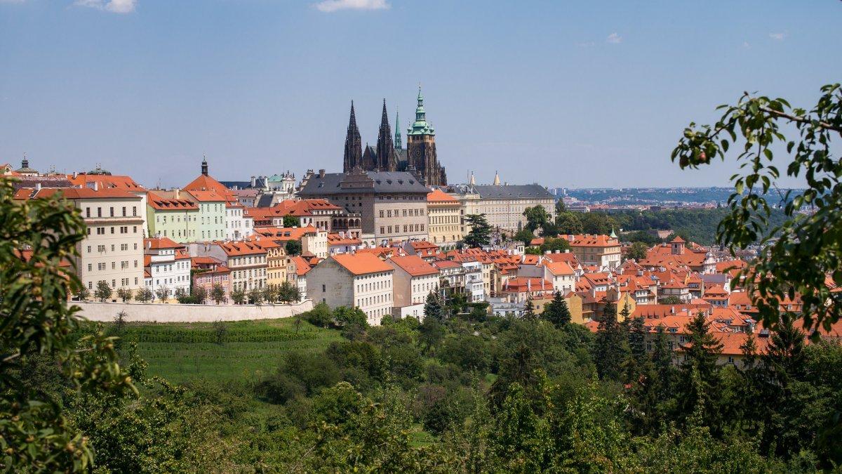 Taman sekitar Kastil Praha yang gratis buat dikunjungi