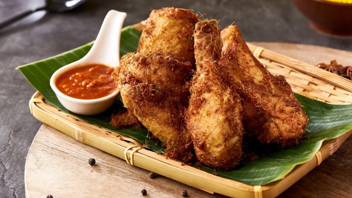 Tambuah Mas, satu restoran halal di Orchard Singapura buat makan siang enak dan mengenyangkan.