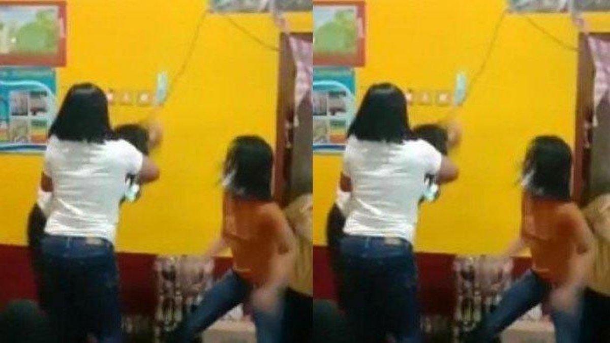 Tangkapan layar video duel pelakor vs pelakor di Lampung.