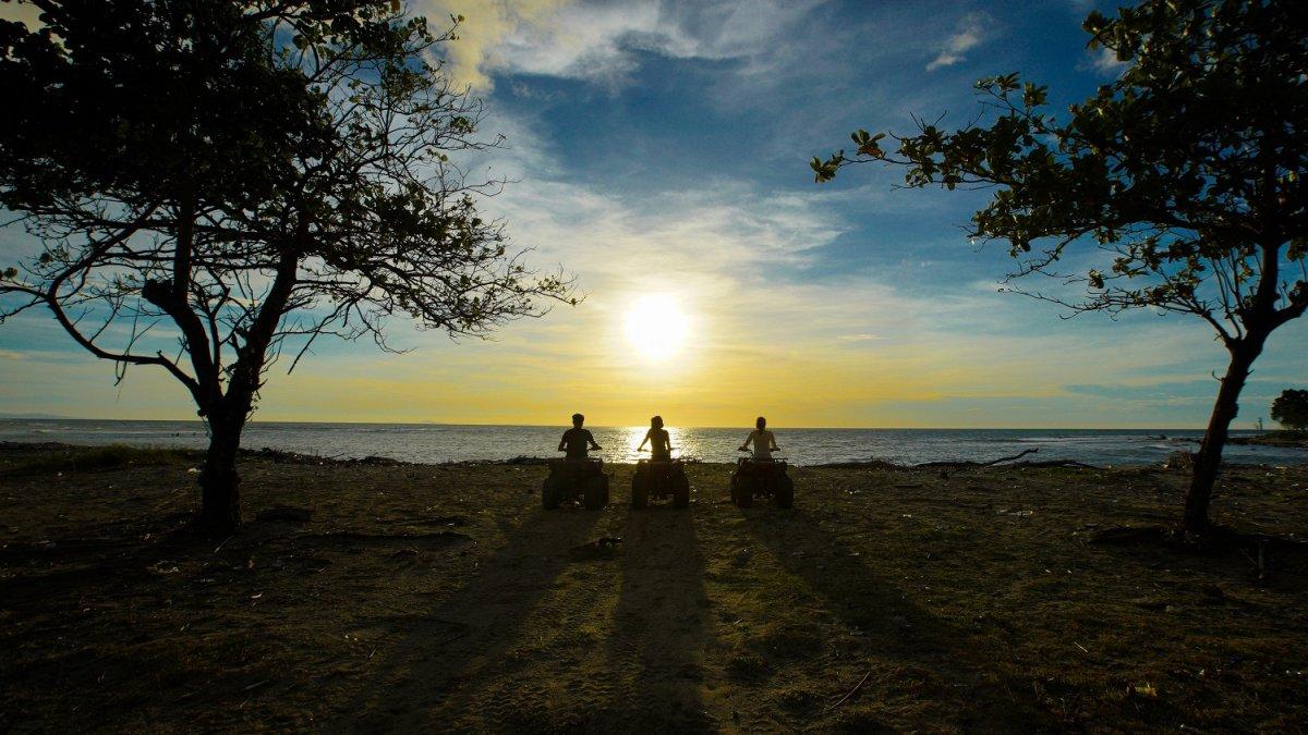 Tanjung Lesung Beach & Hotel menawarkan suasana pantai yang tenang, pemandangan memukau, serta fasilitas lengkap